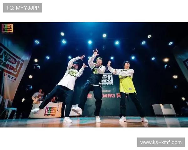 《全球电竞赛事盛况回顾 新兴战队崭露头角 国内外战队激烈对决》 《全球电竞赛事盛况回顾 新兴战队崭露头角 国内外战队激烈对决》