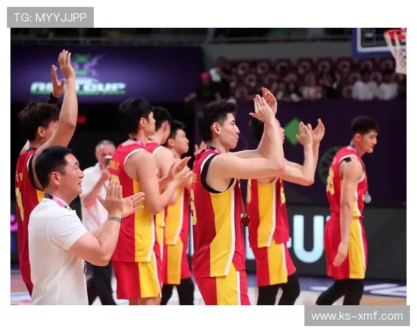 中国男篮力克韩国晋级亚洲杯四强 展现顽强斗志与团队精神 中国男篮力克韩国晋级亚洲杯四强 展现顽强斗志与团队精神