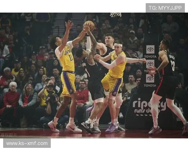 浓眉引领湖人逆袭逆风翻盘 超级巨星状态回升助球队力克勇士 浓眉引领湖人逆袭逆风翻盘 超级巨星状态回升助球队力克勇士